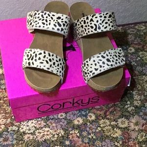 BNIBNW Corkys Cheetah wedge